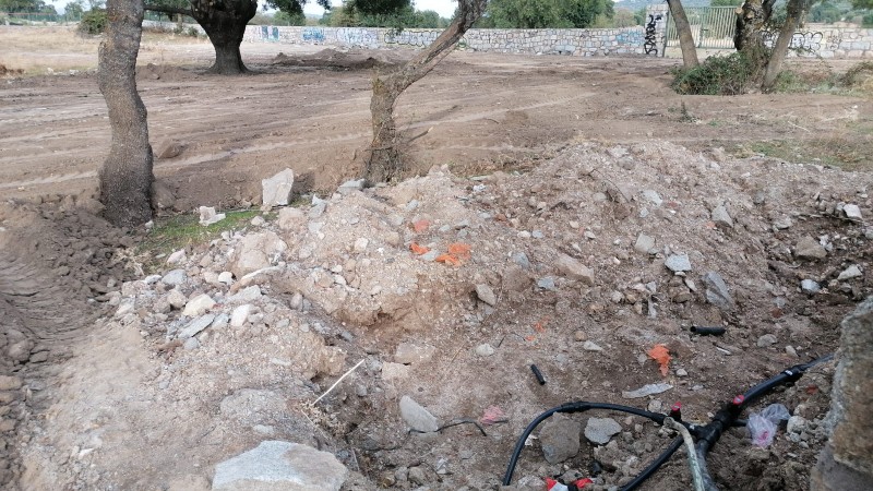 Escombros vertidos por el gobierno de el PP y Vox en la Dehesa municipal de Moralzarzal